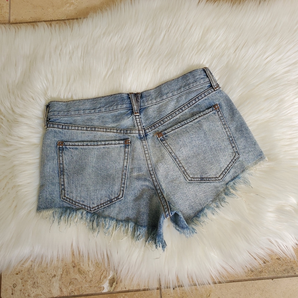 We The Free Denim Button Fly Shorts Cut off Distressed Size 25 - Picture 2 of 7